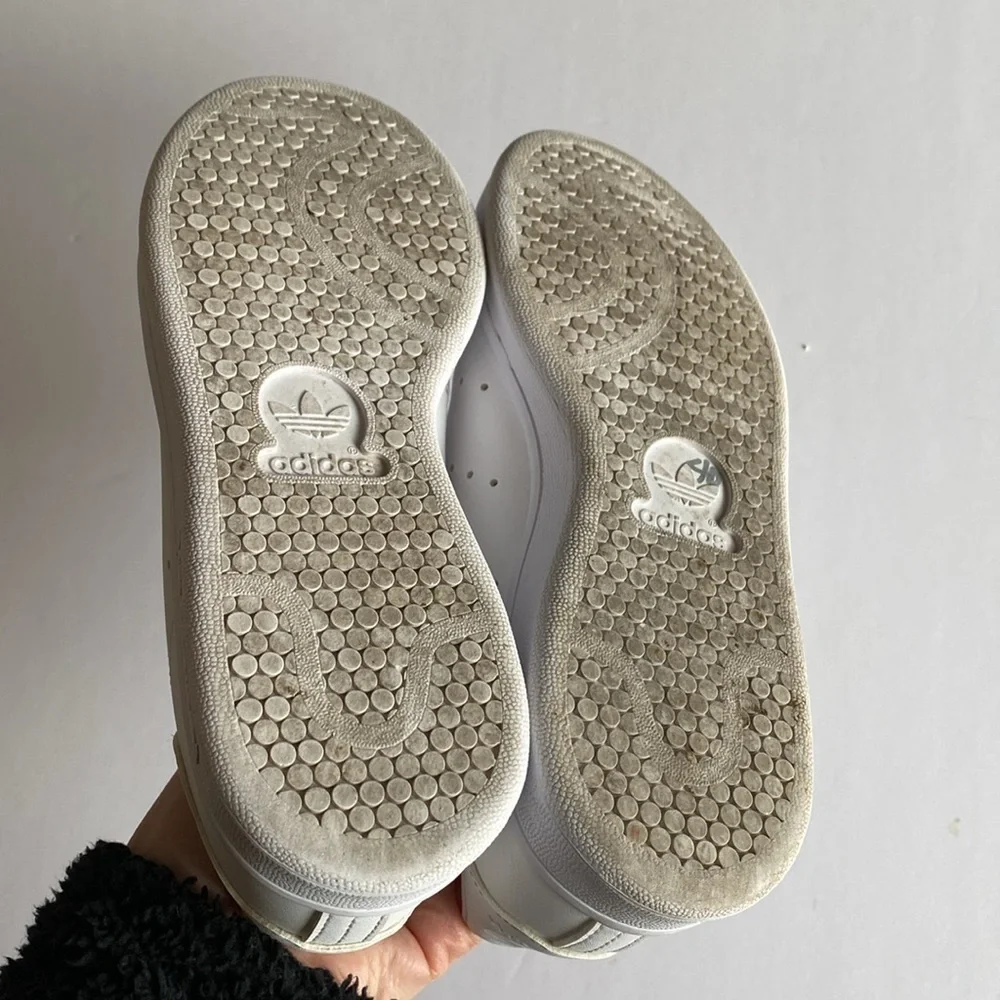 Adidas Stan Smith sneakers Sz boys 4 white EUC